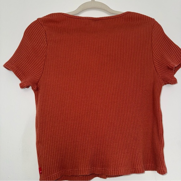 Levi’s Ribbed Button Up - Picture 5 of 10